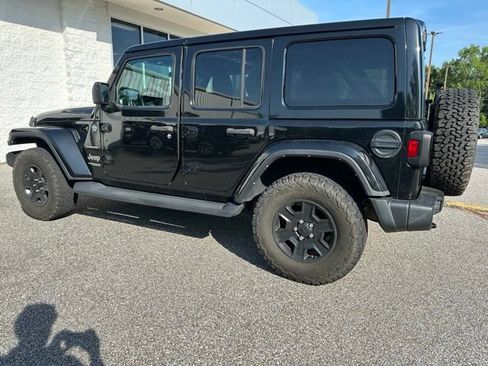 Used 2021 Jeep Wrangler Unlimited Sahara AWD/4WD image 3