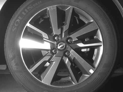 Used 2025 Nissan Versa SV FWD image 13