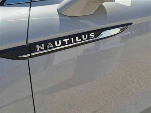 Used 2022 Lincoln Nautilus Reserve AWD/4WD image 17