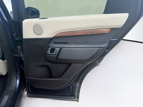 Used 2018 Land Rover Discovery HSE AWD/4WD image 34