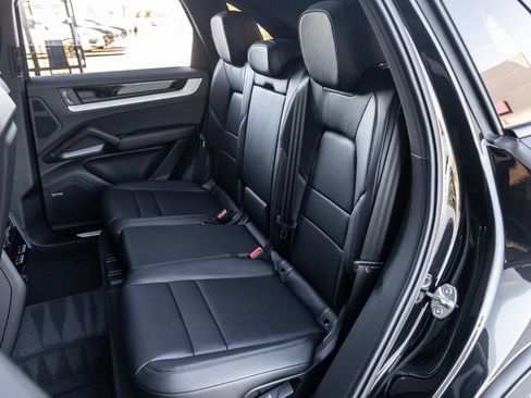 Certified 2026 Porsche Cayenne AWD/4WD image 33