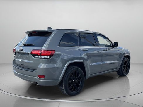 Used 2019 Jeep Grand Cherokee Altitude RWD image 3