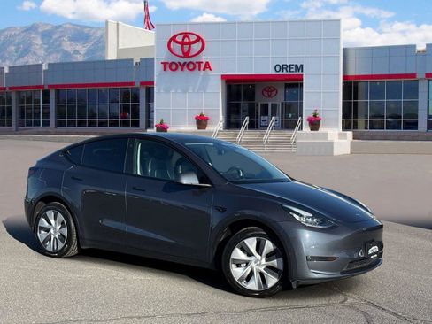 Used 2023 Tesla Model Y Long Range AWD/4WD image 1