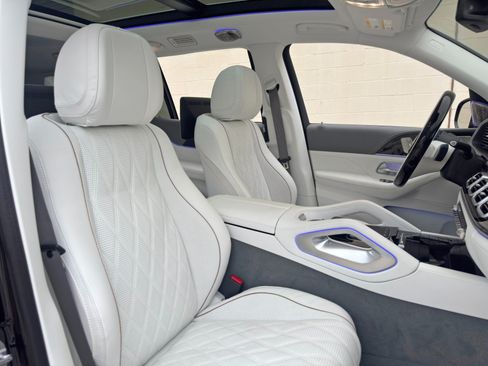 Used 2024 Mercedes-Benz Maybach GLS 600 4MATIC image 65