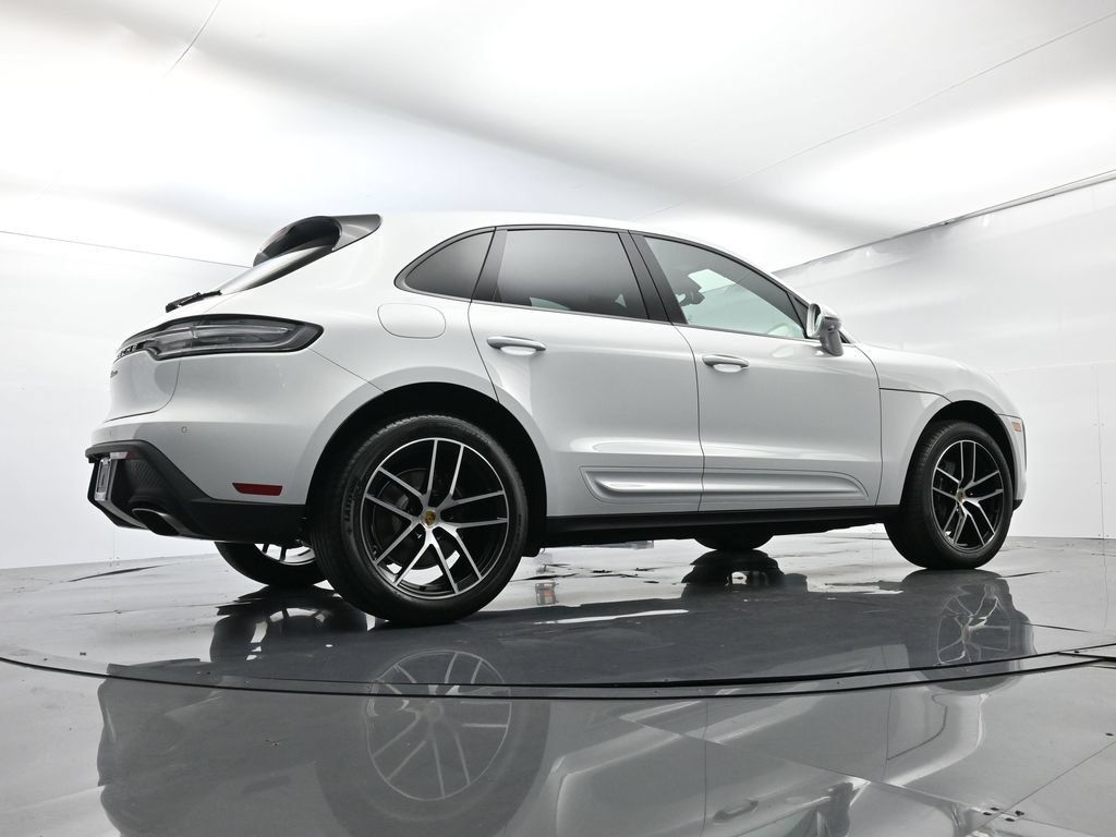 Certified 2025 Porsche Macan AWD/4WD image 47