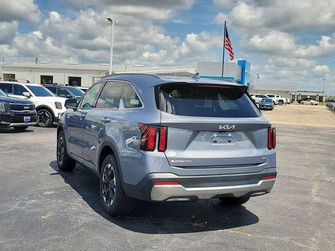 Used 2024 Kia Sorento S AWD/4WD image 4