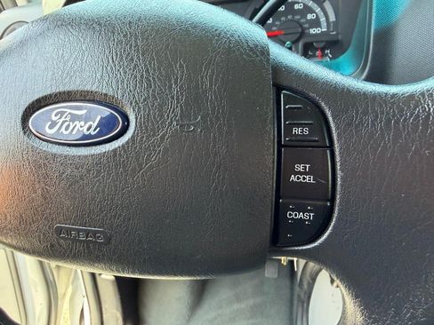 Used 2009 Ford E-350 and Econoline 350 Super Duty Wagon RWD image 22