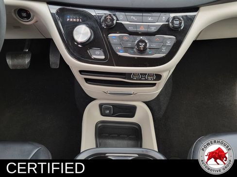 Used 2023 Chrysler Pacifica Touring-L FWD image 24