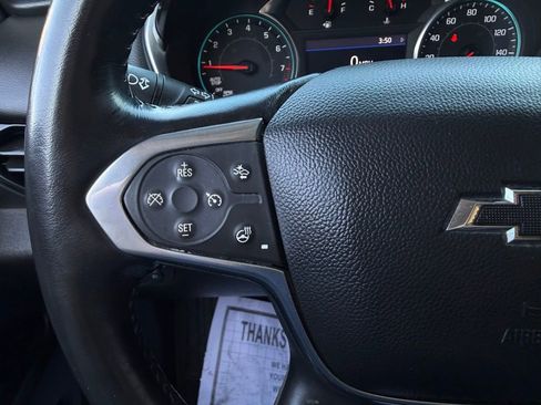 Used 2021 Chevrolet Traverse LT image 24