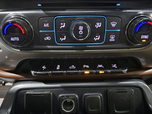 Used 2018 Chevrolet Silverado 1500 High Country image 45