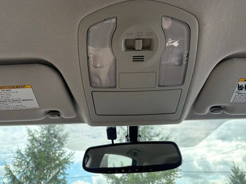 Used 2017 Toyota Prius V Four FWD image 9