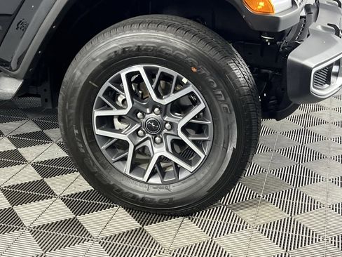 Certified 2025 Jeep Wrangler Sahara image 11