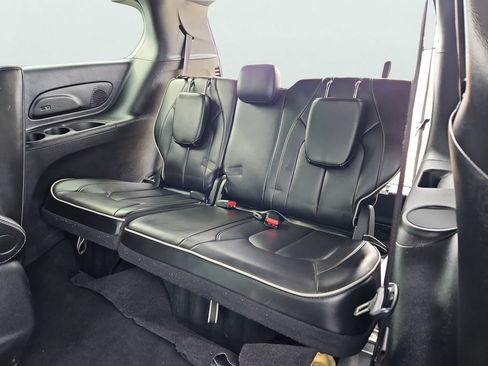 Used 2024 Chrysler Pacifica Premium FWD image 37