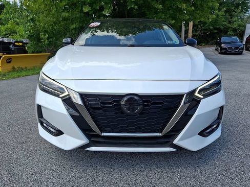Used 2022 Nissan Sentra SR w/ SR Premium Package FWD image 2