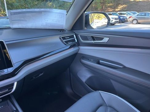 New 2026 Volkswagen Atlas Peak Edition image 15