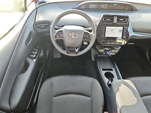 Used 2022 Toyota Prius LE image 10