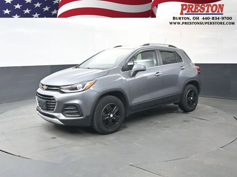 Used 2019 Chevrolet Trax LT w/ LT Convenience Package image 1