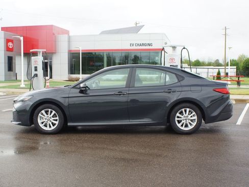 Used 2026 Toyota Camry LE image 12