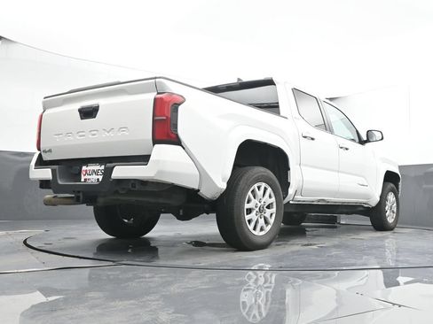 Used 2024 Toyota Tacoma SR5 AWD/4WD image 31