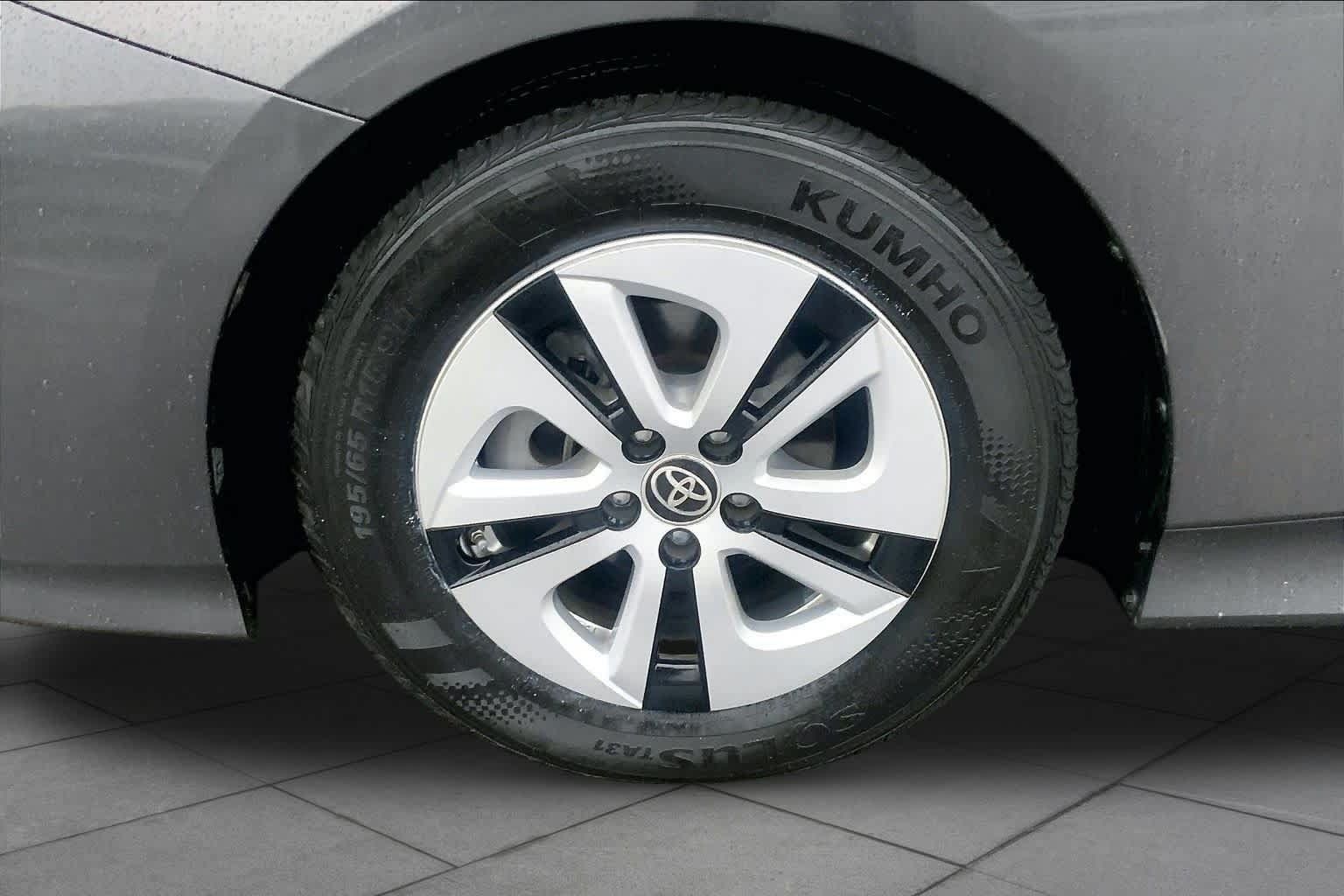 Used 2017 Toyota Prius Two FWD image 10
