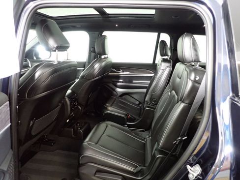 Used 2024 Jeep Grand Cherokee L Limited w/ Black Appearance Package AWD/4WD image 34