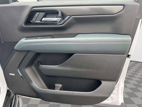 Used 2025 GMC Yukon AT4 w/ LPO, Floor Liner Package image 24