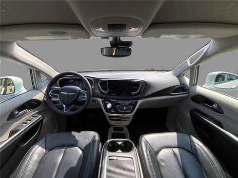 Used 2022 Chrysler Pacifica Touring-L FWD image 22