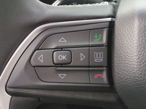 New 2025 Jeep Grand Cherokee Laredo w/ Luxury Tech Group I RWD image 24