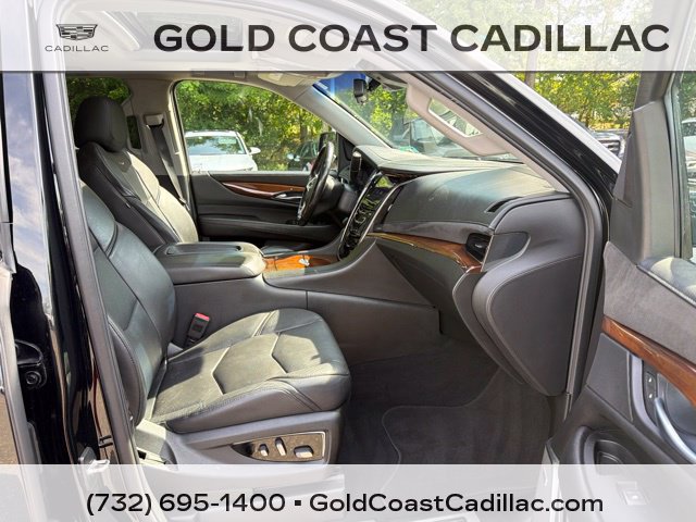 Used 2018 Cadillac Escalade Luxury AWD/4WD image 6