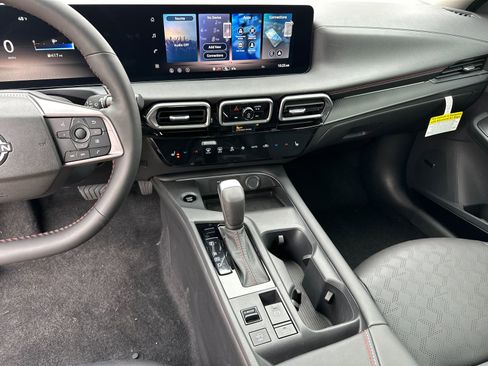 New 2026 Nissan Sentra SR w/ SR Premium Package FWD image 29