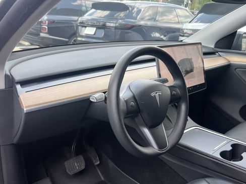 Used 2023 Tesla Model Y Long Range AWD/4WD image 18