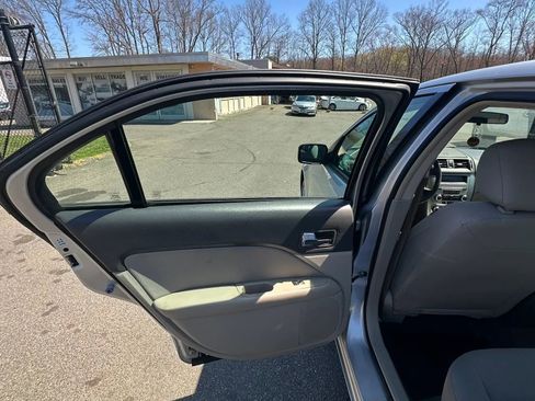 Used 2011 Ford Fusion S image 23