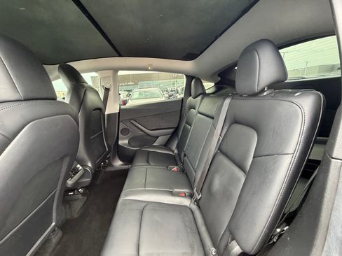 Used 2021 Tesla Model Y Long Range AWD/4WD image 17
