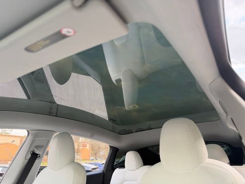 Used 2022 Tesla Model Y Long Range image 45