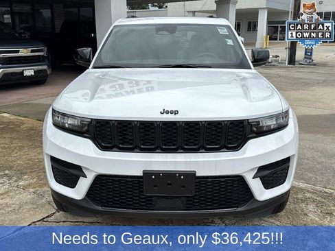 Used 2025 Jeep Grand Cherokee Altitude AWD/4WD image 3