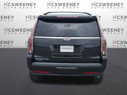 Used 2016 Cadillac Escalade Platinum RWD image 4