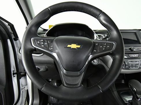 Used 2022 Chevrolet Equinox LT image 2