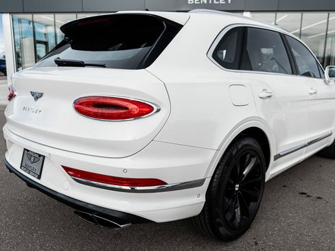 Used 2022 Bentley Bentayga image 13