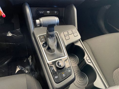 Used 2025 Kia Sportage LX image 40