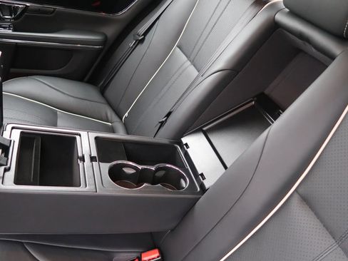 Used 2019 Jaguar XJ R-Sport image 43