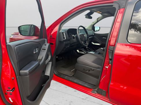 Certified 2025 Nissan Frontier SV RWD image 11