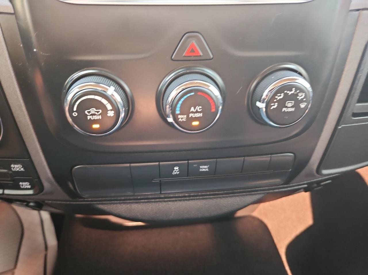 Used 2018 RAM 1500 Express AWD/4WD image 26