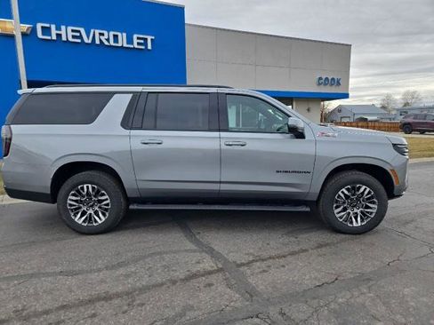 Used 2025 Chevrolet Suburban Z71 w/ Comfort Package image 2