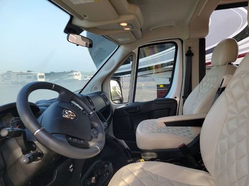 Used 2021 RAM ProMaster 3500 w/ Convenience Group FWD image 8