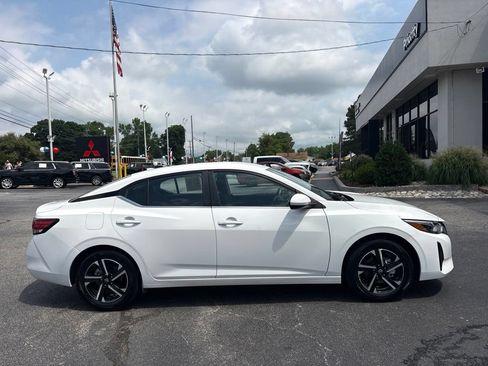 Used 2025 Nissan Sentra SV FWD image 2