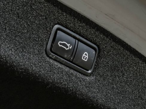 Used 2019 Genesis G90 5.0 Ultimate RWD image 61