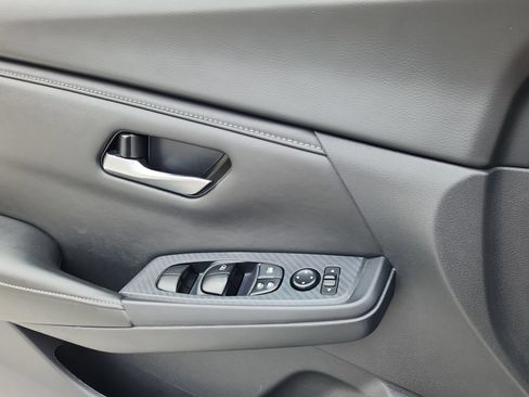 Used 2024 Nissan Sentra SV FWD image 9