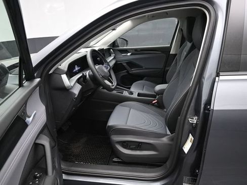 New 2026 Volkswagen Tiguan SE FWD image 9