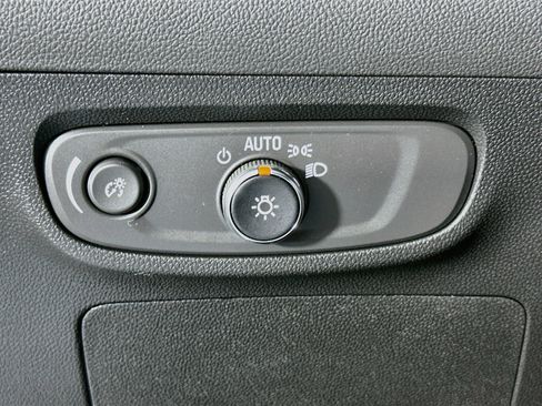 Used 2025 Buick Encore GX Preferred FWD image 17
