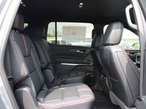 New 2026 Chevrolet Traverse RS w/ LPO, Floor Liner Package FWD image 32